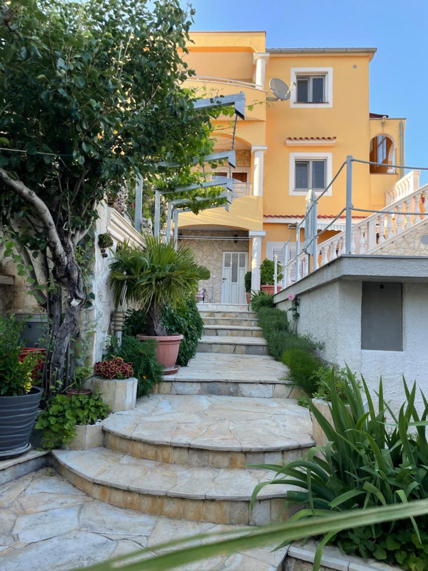 Apartments Villa Ra Zaboric Exteriör bild