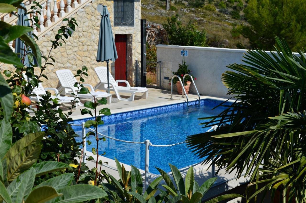 Apartments Villa Ra Zaboric Exteriör bild