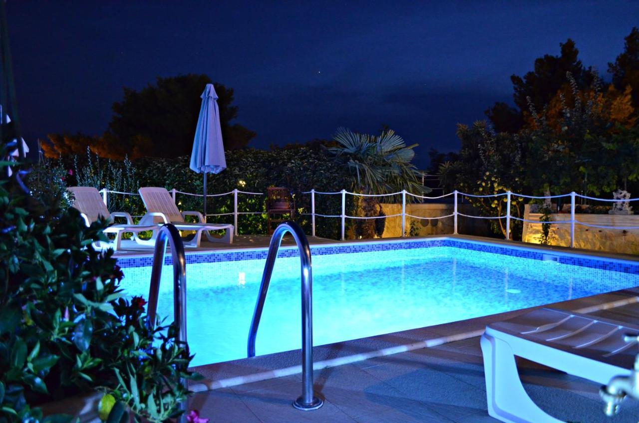 Apartments Villa Ra Zaboric Exteriör bild