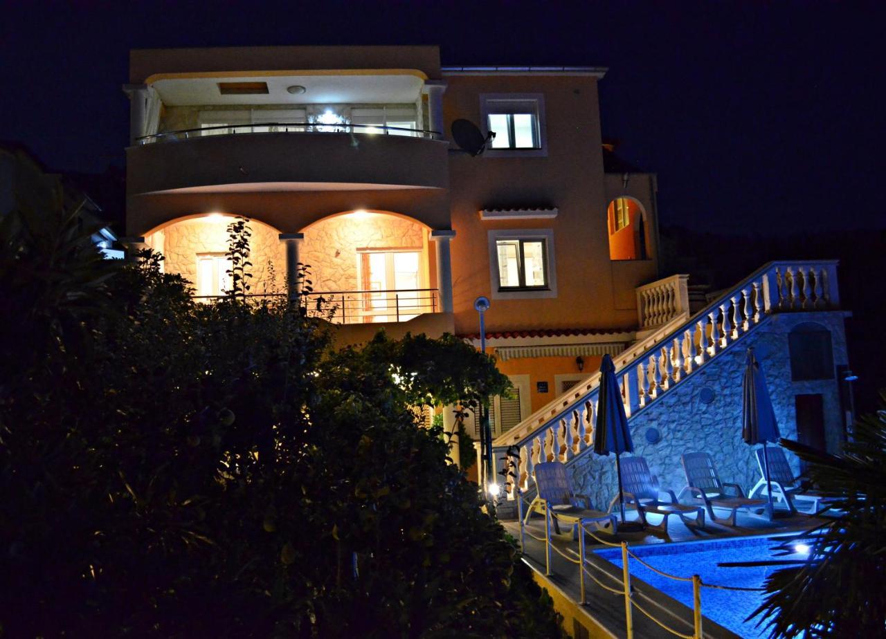 Apartments Villa Ra Zaboric Exteriör bild